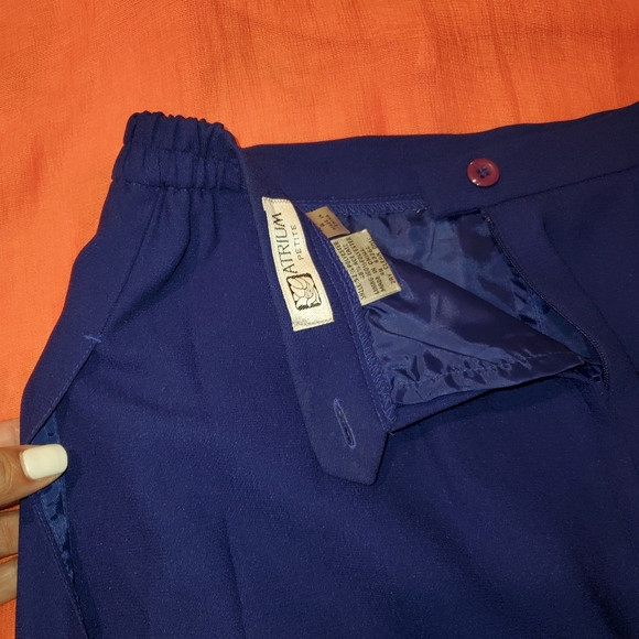 Two piece skirt suit - Picture 4 of 5